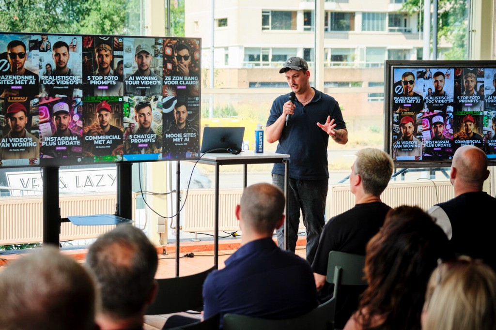 Fares Masharawi presenteert AI-content voor een zaal vol deelnemers